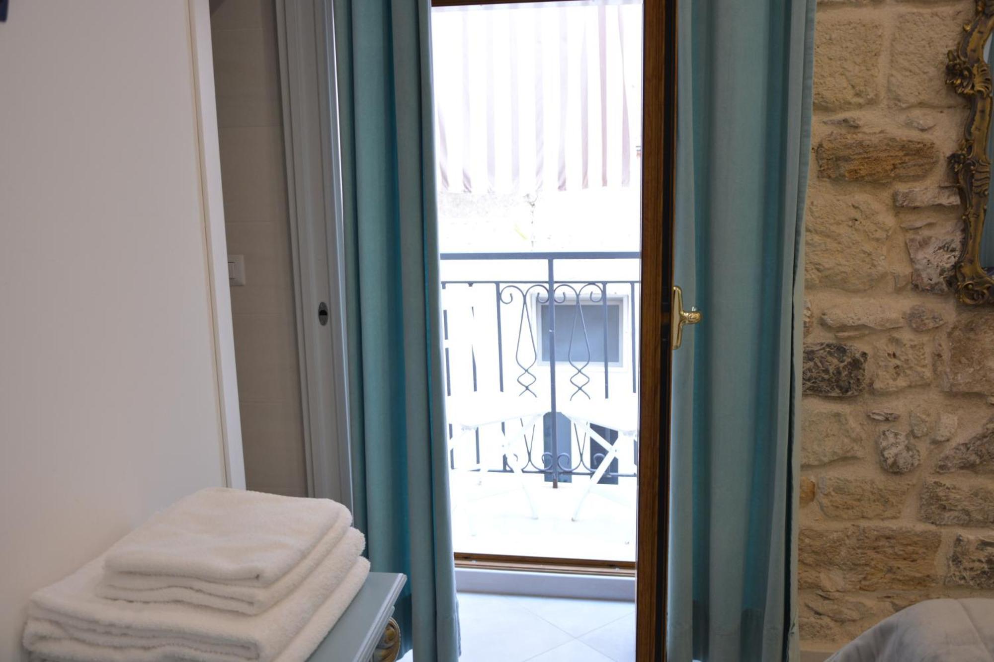 Dimora Del Carmine Hotel Bari Kültér fotó